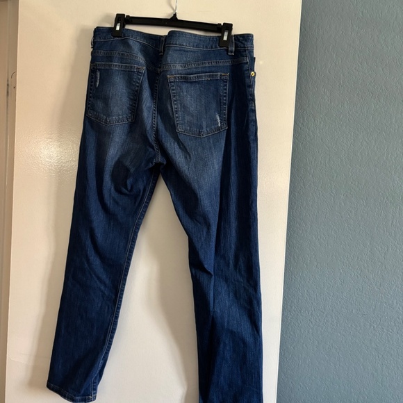 Michael Kors “Dillon Relaxed” jeans. - Picture 4 of 5
